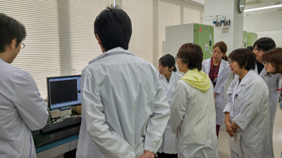 鳥取大学医学部でセミナーと実験指導
