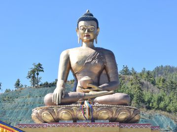 ハスの花をかたどった仏様の座る「蓮華座」。（写真はブータンのクエンセル・ポダンの大仏 https://pixabay.com/）