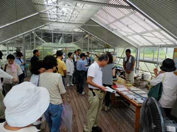 今回は本来，7月13日（土）に予定していたのですが，開催直前に大雨警報が発令されたため，急きょ，26日へ延期して開催することにしました。13日にも雨ニモ負ケズ，36人の方が来園されました。