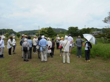梅雨ということで雨が心配されましたが、幸運にも薄曇りの天気で、観察しやすい日となりました。参加者は51人。