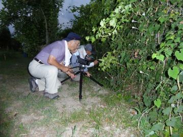 カラスウリの開花の様子をビデオカメラで連続撮影に挑戦していた参加者の方もおられました。