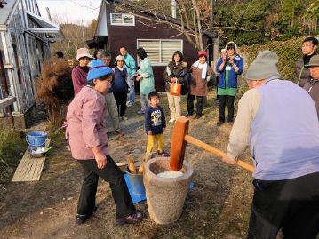 おまけの一臼。講師の佐藤先生から頂いた新庄村名産、ヒメノモチです。