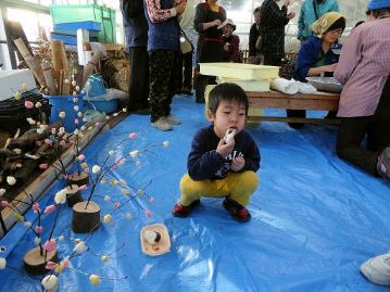 ヒメノモチはもち花にするのはもったいない！ということで、各自セルフサービスであんこ餅にして頂きました。美味しい！