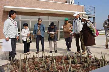 観察・解説タイムでなくても、自由に見学できるようになっているため、この時以外にも見に来られた方が大勢おられたようです。