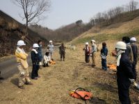 7日：蒜山地域 草原保全活動（山焼き）（終了後、参加ボランティアによるまとめの様子）