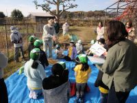 わら縄ない体験の講師は植物園のボランティアの方にお願いしました