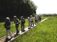 快晴の空の下、新緑の園内の見学を楽しんで頂きました