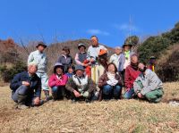 参加者の集合写真。 今回は植物園ボランティアのほか、倉敷芸術科学大学の学生さんや、一般の参加者もありました。