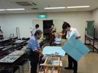 応募された子供たちの力作を、博物館の学芸員、博物館友の会の会長、副会長で審査しました